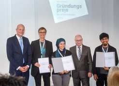 After presentation of the awards (from left to right:) Cornelius Riese, Vice President of the Stifterverband, Michael Black, Director at the Max Planck Institute for Intelligent Systems, Naureen Mahmood, CEO Meshcapade, Martin Stratman, President of the Max Planck Society, and Talha Zaman, Chief Technology Officer Meshcapade. The Max Planck and the Stifterverband jointly presented the newly established award in Berlin on the eve of the 73rd Max Planck Annual Meeting.