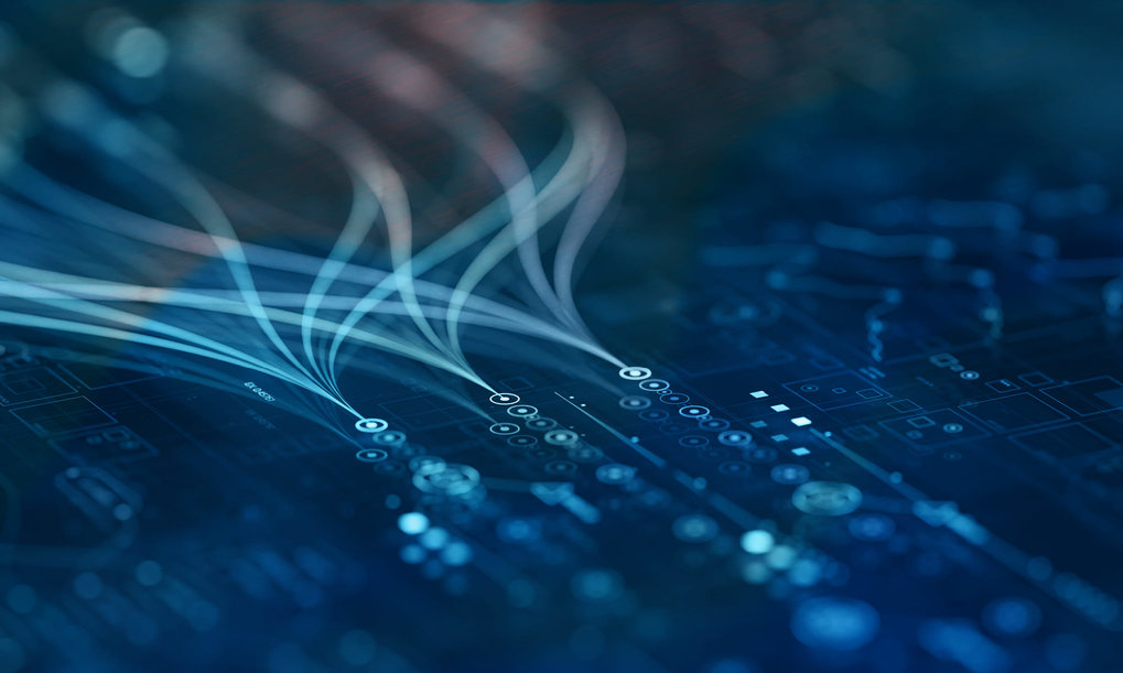 Digitale Illustration einer Glühbirne, die aus miteinander verbundenen blauen Linien und leuchtenden Knoten besteht, die Innovation und Technologie symbolisieren, vor einem dunkelblauen Hintergrund.